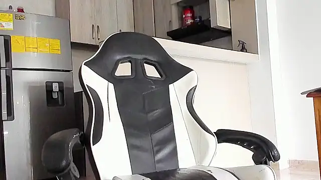 Snapshot of YeremiBrowm chatting on February 2026 04:27:02 PM YeremiBrowm online show from February 2026 04:27:02 PM