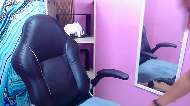 Amy Ronan online show from October 2025 04:18:01 PM