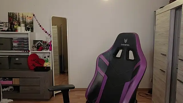 Snapshot of TinniAngel chatting on February 2026 06:33:01 PM TinniAngel online show from February 2026 06:33:01 PM