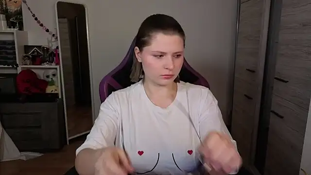 Snapshot of TinniAngel chatting on February 2026 05:49:02 PM TinniAngel online show from February 2026 05:49:02 PM