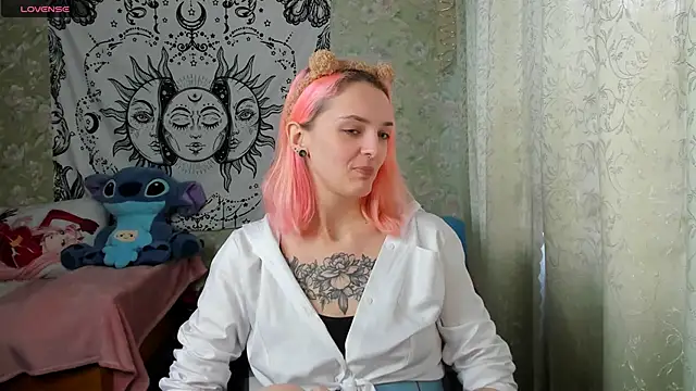 Snapshot of Cutie_Adelia chatting on December 2024 09:04:01 AM Cutie Adelia online show from December 2024 09:04:01 AM