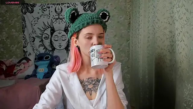 Snapshot of Cutie_Adelia chatting on January 2025 01:03:01 PM Cutie Adelia online show from January 2025 01:03:01 PM