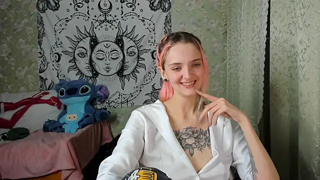 Snapshot of Cutie_Adelia chatting on January 2025 04:07:01 PM Cutie Adelia online show from January 2025 04:07:01 PM