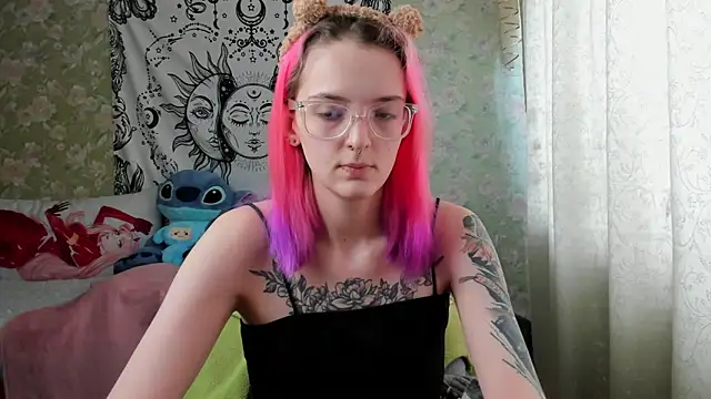 Snapshot of Cutie_Adelia chatting on February 2025 07:37:02 AM Cutie Adelia online show from February 2025 07:37:02 AM