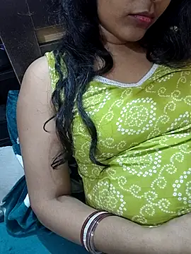 Snapshot of Diya_143 chatting on March 2026 07:18:02 PM Diya 143 online show from March 2026 07:18:02 PM