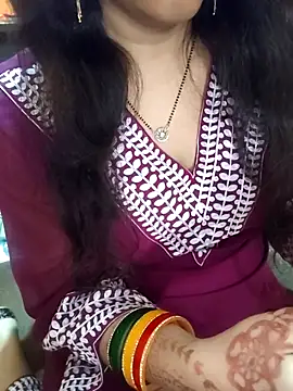 Snapshot of Diya_143 chatting on April 2026 05:57:02 AM Diya 143 online show from April 2026 05:57:02 AM
