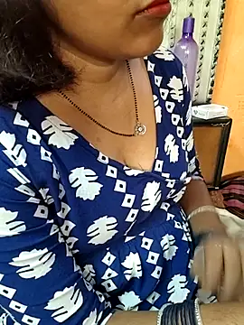 Snapshot of Diya_143 chatting on May 2026 05:35:01 AM Diya 143 online show from May 2026 05:35:01 AM