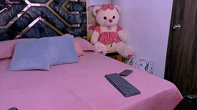 Tania white89 online show from May 2026 02:33:01 PM