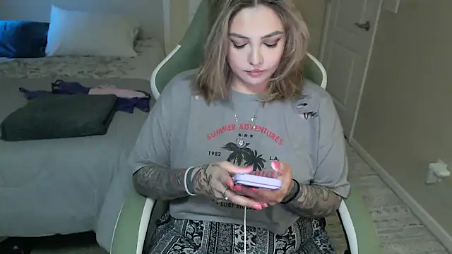 nativepumpkin95 online show from February 2025 12:18:01 AM