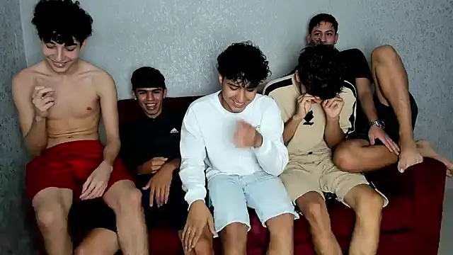 pelusos mens online show from February 2025 08:24:01 PM