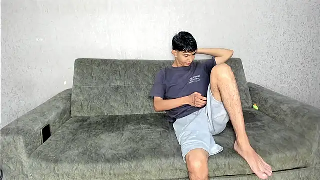 pelusos mens online show from April 2026 07:56:02 PM