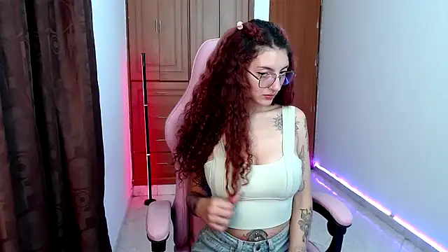 Snapshot of tastymeli chatting on January 2025 04:10:01 AM tastymeli online show from January 2025 04:10:01 AM