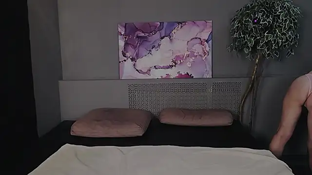 Snapshot of EveLibston chatting on December 2024 03:06:01 AM EveLibston online show from December 2024 03:06:01 AM