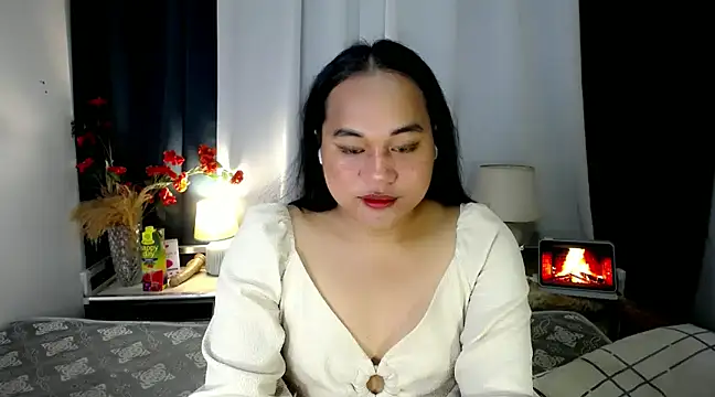 Snapshot of bettina_love chatting on December 2024 08:44:02 AM bettina love online show from December 2024 08:44:02 AM