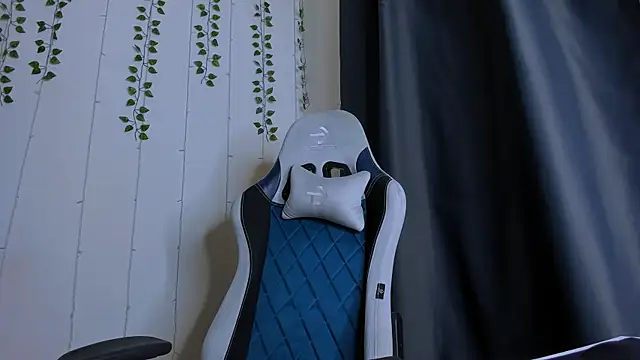 KarlaSim online show from November 2025 08:51:01 PM