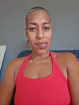 Snapshot of Goldenlace chatting on July 2026 06:47:01 PM Goldenlace online show from July 2026 06:47:01 PM