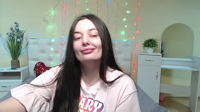 Snapshot of MilanaPrice chatting on January 2025 06:37:02 PM MilanaPrice online show from January 2025 06:37:02 PM