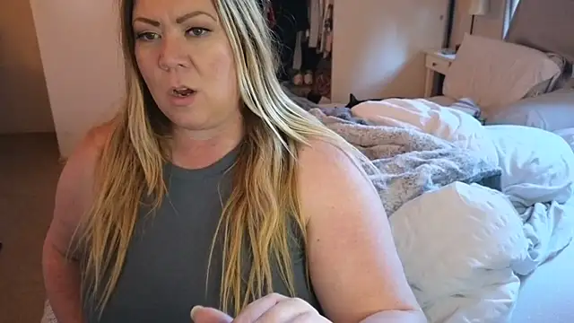 JESS LOVES online show from January 2025 11:00:01 PM