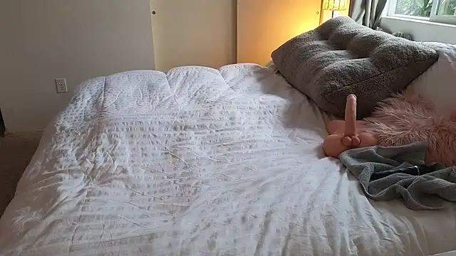 JESS LOVES online show from February 2025 05:08:01 PM