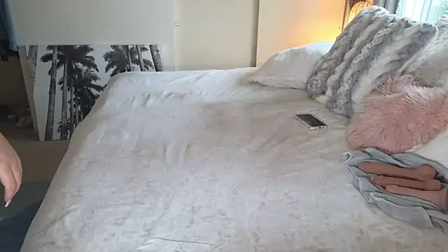 JESS LOVES online show from May 2026 06:39:01 PM
