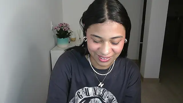 Snapshot of dark_enchantress_ chatting on December 2024 01:43:01 AM dark enchantress online show from December 2024 01:43:01 AM