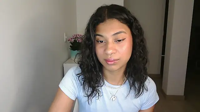 Snapshot of dark_enchantress_ chatting on December 2024 12:31:02 AM dark enchantress online show from December 2024 12:31:02 AM