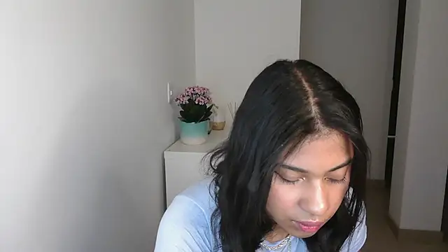 Snapshot of dark_enchantress_ chatting on December 2024 11:39:01 PM dark enchantress online show from December 2024 11:39:01 PM