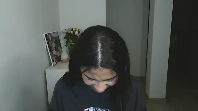 Snapshot of dark_enchantress_ chatting on January 2025 01:21:02 AM dark enchantress online show from January 2025 01:21:02 AM