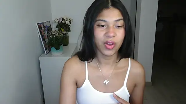 Snapshot of dark_enchantress_ chatting on January 2025 11:58:02 PM dark enchantress online show from January 2025 11:58:02 PM