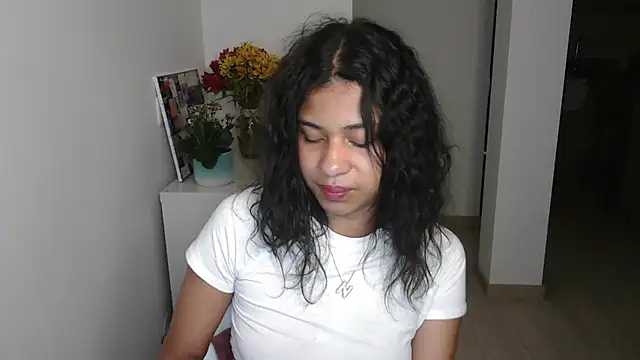 Snapshot of dark_enchantress_ chatting on January 2025 01:23:01 AM dark enchantress online show from January 2025 01:23:01 AM