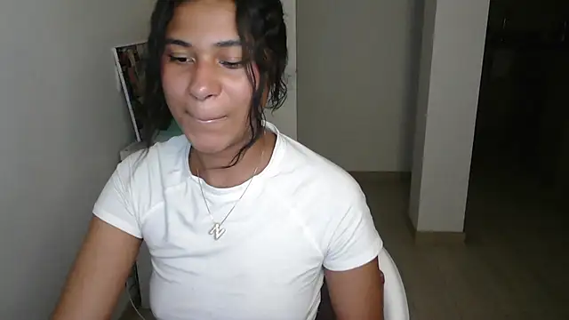 Snapshot of dark_enchantress_ chatting on January 2025 04:25:02 AM dark enchantress online show from January 2025 04:25:02 AM