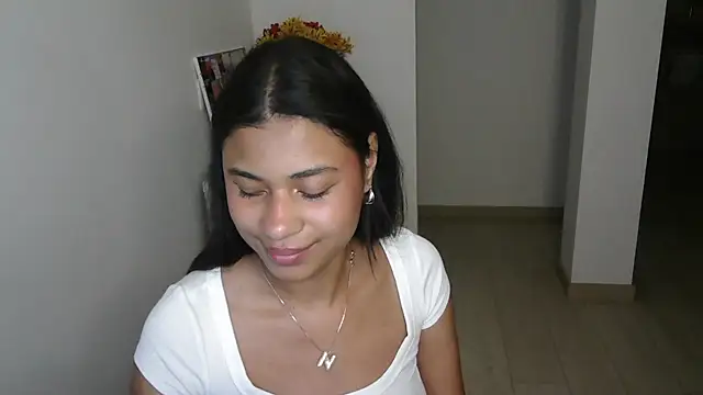 Snapshot of dark_enchantress_ chatting on January 2025 02:19:02 AM dark enchantress online show from January 2025 02:19:02 AM