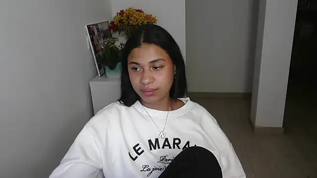 Snapshot of dark_enchantress_ chatting on January 2025 05:21:02 AM dark enchantress online show from January 2025 05:21:02 AM