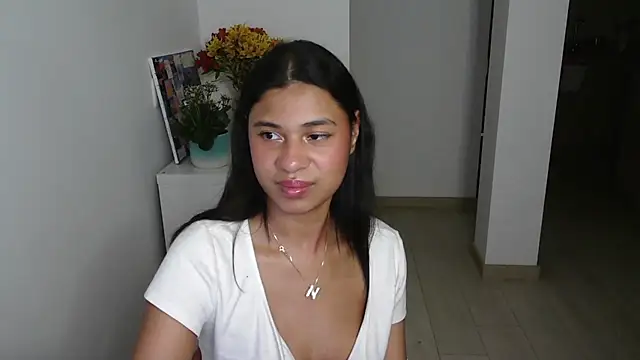 Snapshot of dark_enchantress_ chatting on January 2025 03:34:02 AM dark enchantress online show from January 2025 03:34:02 AM