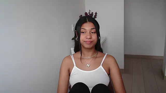 Snapshot of dark_enchantress_ chatting on February 2025 09:32:01 PM dark enchantress online show from February 2025 09:32:01 PM