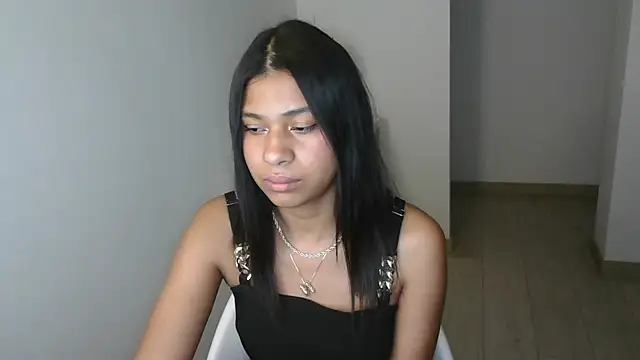 Snapshot of dark_enchantress_ chatting on February 2025 01:22:01 AM dark enchantress online show from February 2025 01:22:01 AM