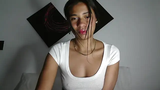 Snapshot of dark_enchantress_ chatting on November 2025 10:34:01 PM dark enchantress online show from November 2025 10:34:01 PM