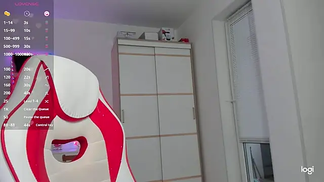 Snapshot of HotCarolineXO chatting on November 2025 12:31:02 PM HotCarolineXO online show from November 2025 12:31:02 PM