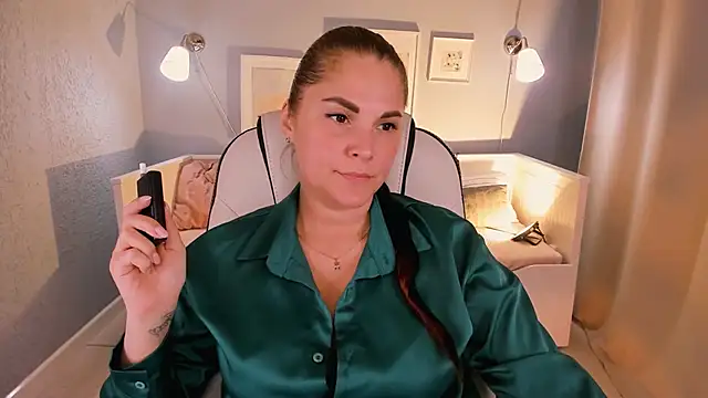 Snapshot of Ellis_Foxy chatting on December 2024 09:08:01 PM Ellis Foxy online show from December 2024 09:08:01 PM