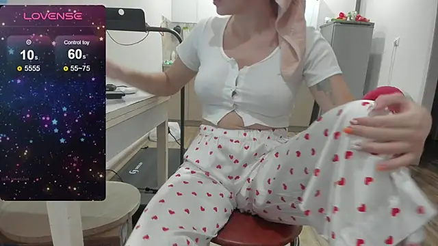 92yourbitch922 online show from December 2025 07:53:02 PM