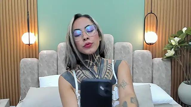 NicoleBlum online show from March 2025 01:40:01 PM