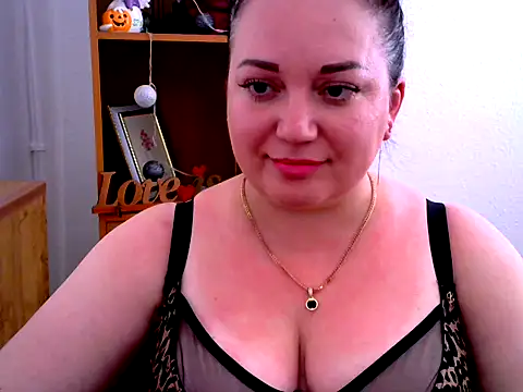 Snapshot of AmanaGi chatting on November 2025 04:41:02 PM AmanaGi online show from November 2025 04:41:02 PM