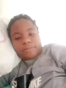 Snapshot of bigtitssxx chatting on October 2025 07:46:02 PM bigtitssxx online show from October 2025 07:46:02 PM