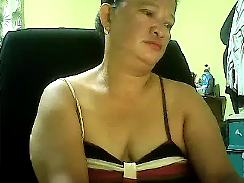 Snapshot of hott_scarlett chatting on March 2025 10:32:01 PM hott scarlett online show from March 2025 10:32:01 PM
