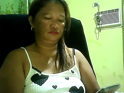 Snapshot of hott_scarlett chatting on December 2025 09:32:02 PM hott scarlett online show from December 2025 09:32:02 PM