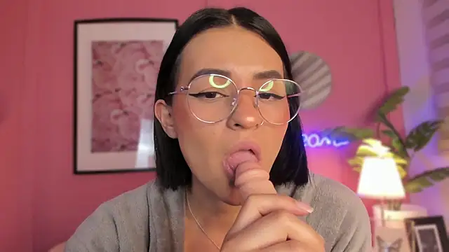 Snapshot of SoySaraa chatting on January 2025 08:03:01 AM SoySaraa online show from January 2025 08:03:01 AM