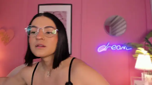 Snapshot of SoySaraa chatting on January 2025 04:54:02 AM SoySaraa online show from January 2025 04:54:02 AM