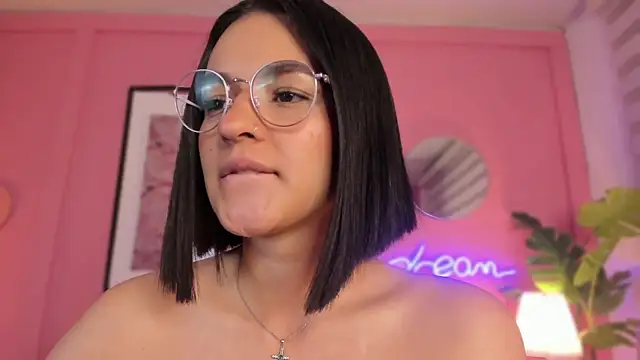 Snapshot of SoySaraa chatting on January 2025 11:23:02 AM SoySaraa online show from January 2025 11:23:02 AM