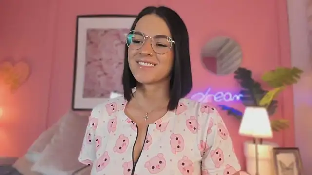 Snapshot of SoySaraa chatting on February 2025 08:07:02 AM SoySaraa online show from February 2025 08:07:02 AM