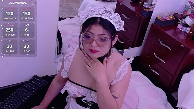 Catwhite  online show from April 2026 07:19:02 PM